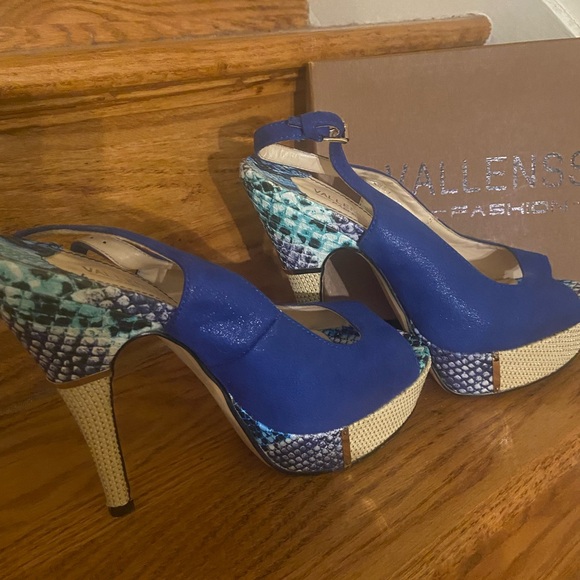 Open heel - Picture 2 of 4